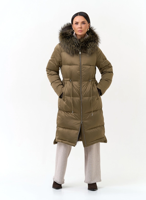 Женский пуховик с отделкой из меха чернобурки фото