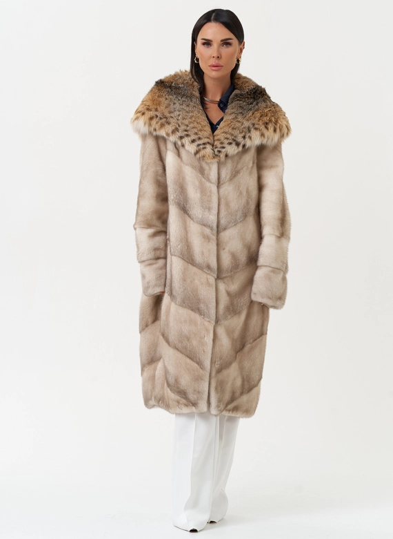 Женская шуба из меха норки с капюшоном из меха рыси фото