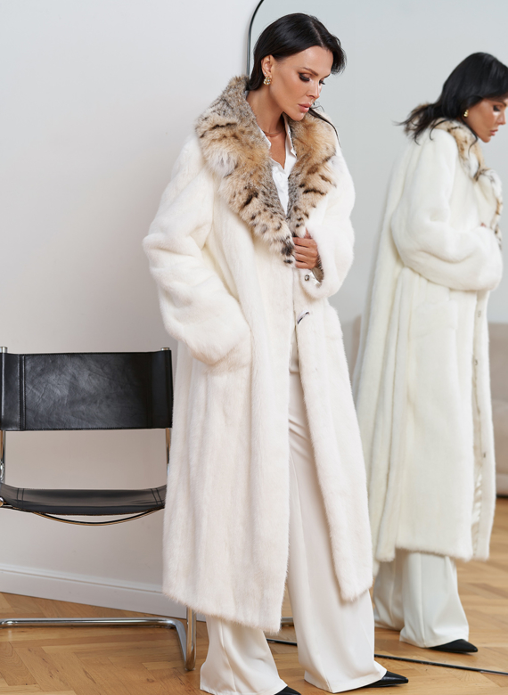 Женская белая шуба из меха норки с воротником из меха рыси