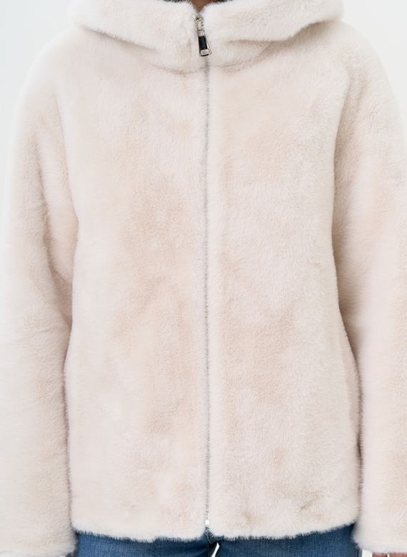 Женская куртка из эко меха с капюшоном