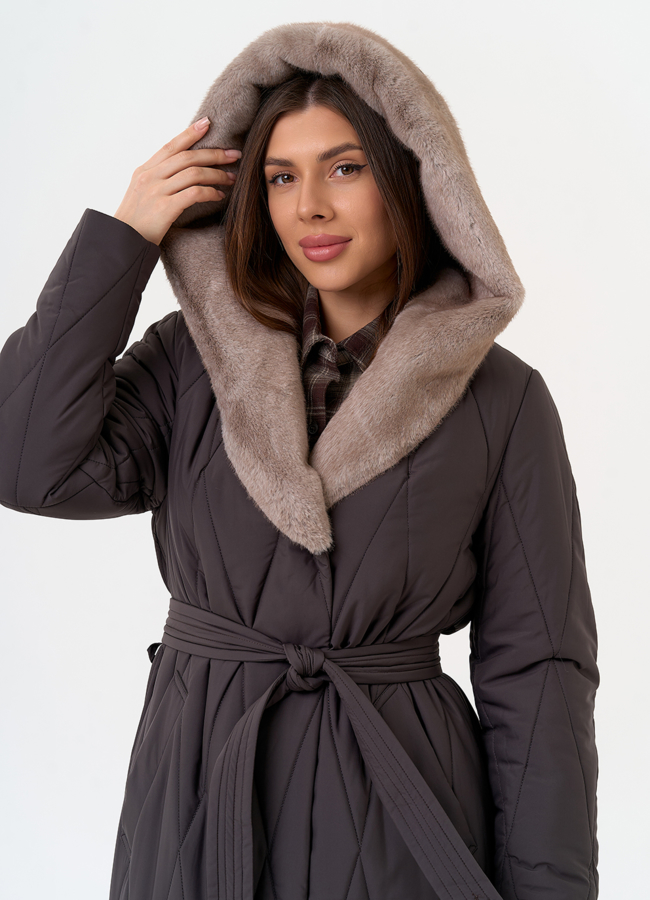 Женское пальто с капюшоном из эко меха модель № 31607 универмаг малина