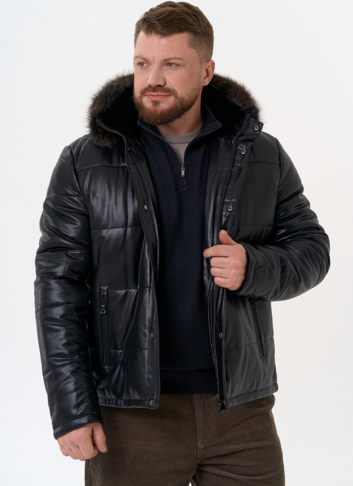 Пуховик из эко кожи с капюшоном из меха енота