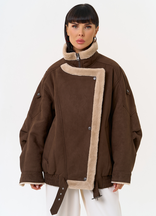 фото Женский бомбер из эко замши с воротником стойкой модель № 31533