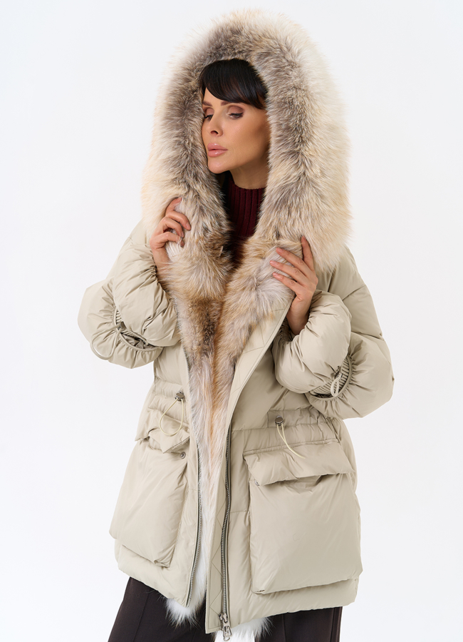 фото Женский пуховик с капюшоном из меха лисы модель № 31981