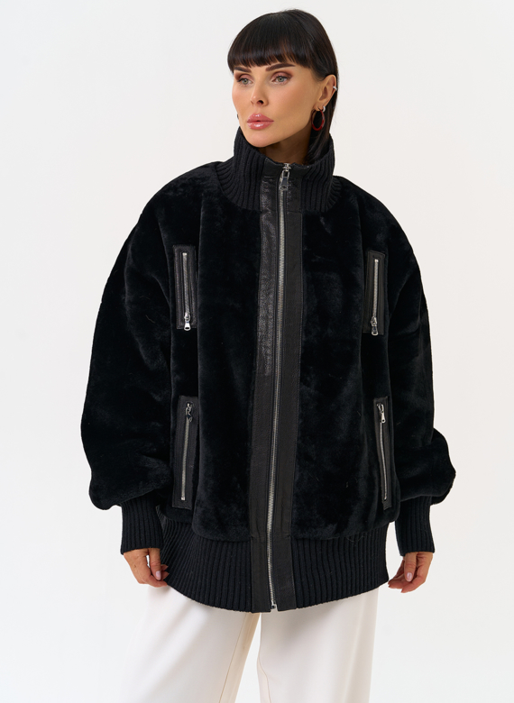 Женский бомбер из овчины черного цвета