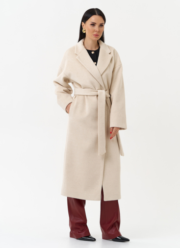 Женское пальто с английским воротником