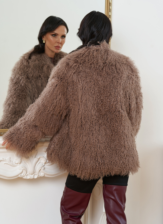 Женская шуба из меха ламы